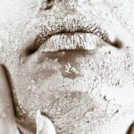 미소 뒤에 숨겨진 위험: 화장 잔여물 지우지 않고 잠들면 생길 수 있는 문제 3