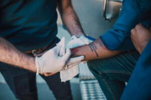 상처엔 빨간약??… 과하면, 갑상선에 문제된다!