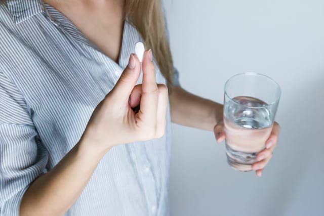 안면경련에 대해 설명하는 글의 썸네일 사진