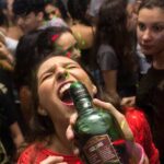 대학생들의 음주 습관과 구취: 꼼꼼한 구강 관리가 해답!